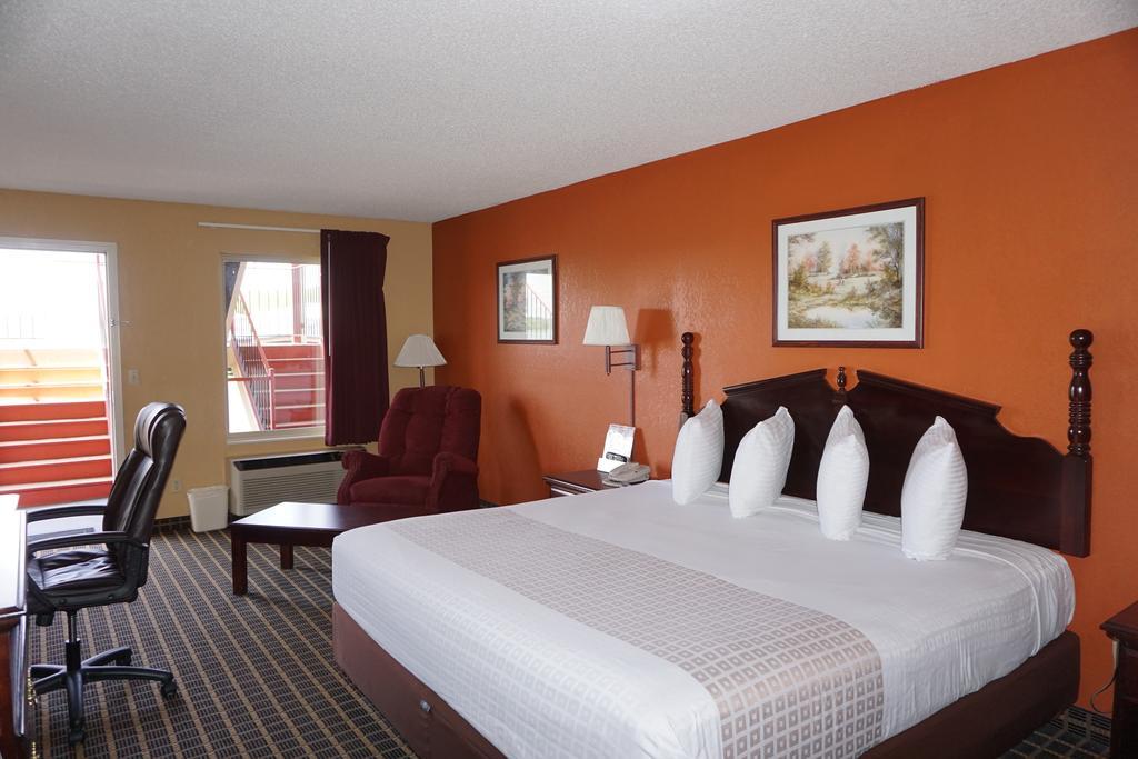 Star Plus Inn & Suites Selmer Esterno foto
