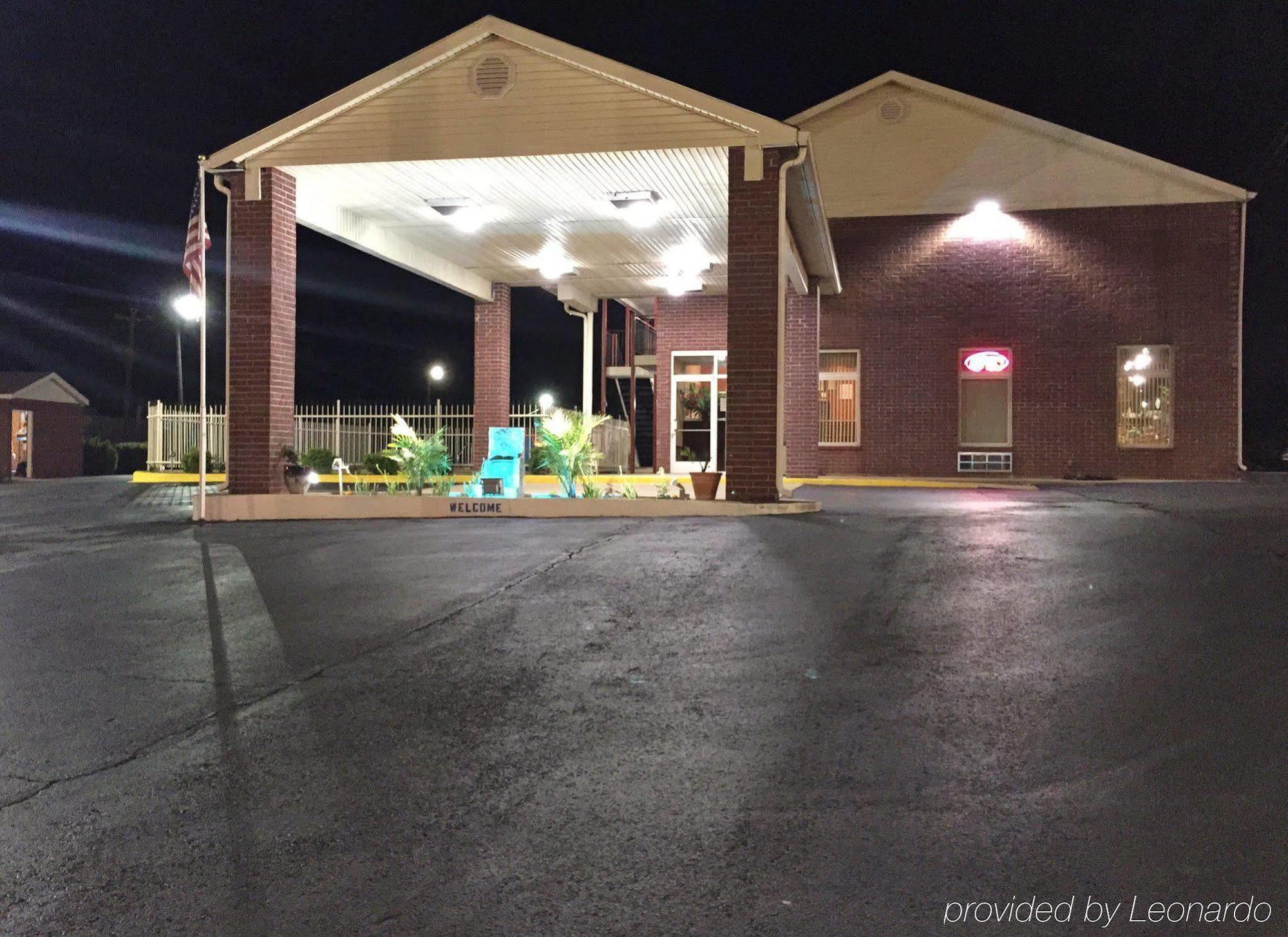Star Plus Inn & Suites Selmer Esterno foto