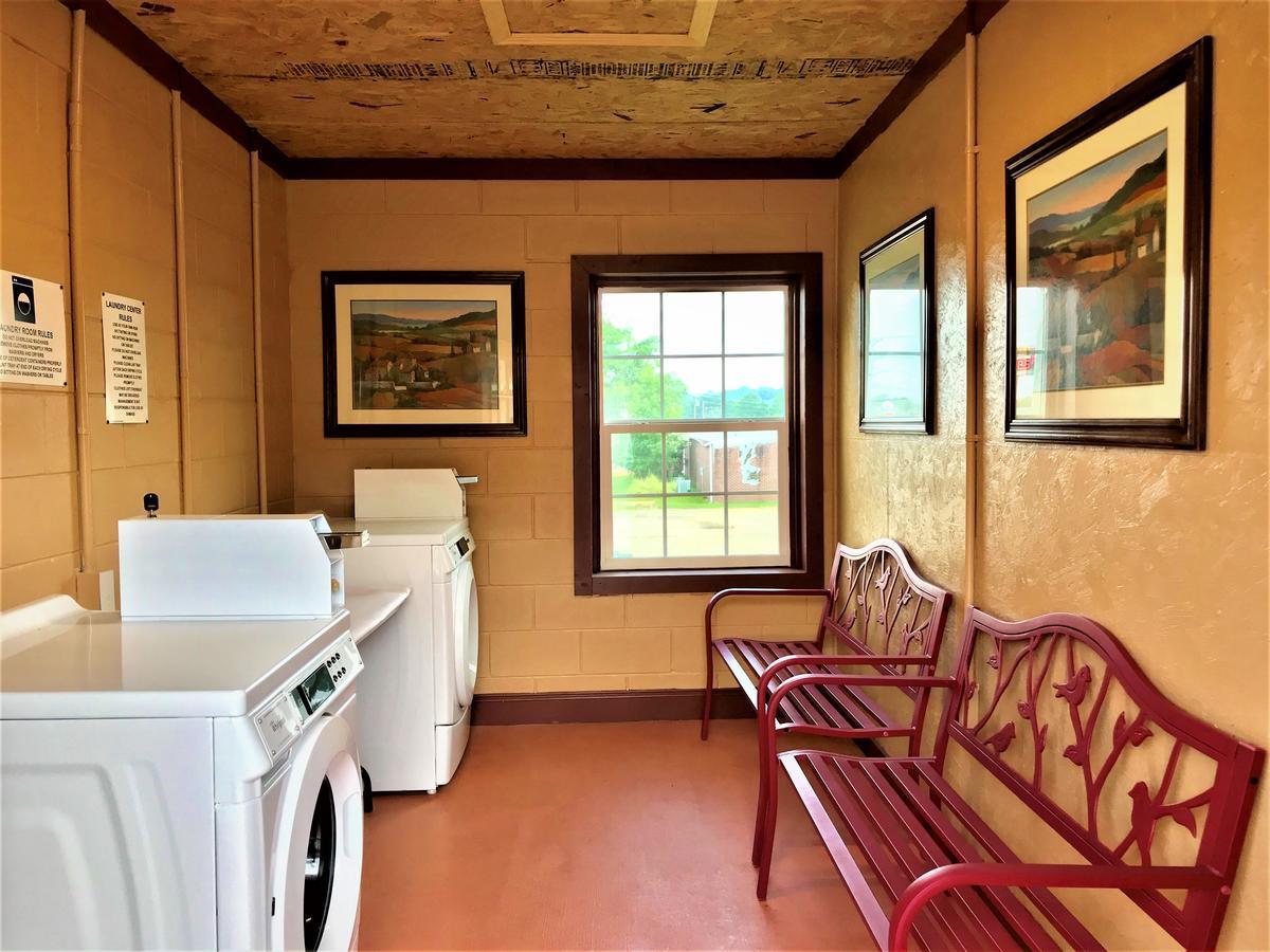 Star Plus Inn & Suites Selmer Esterno foto