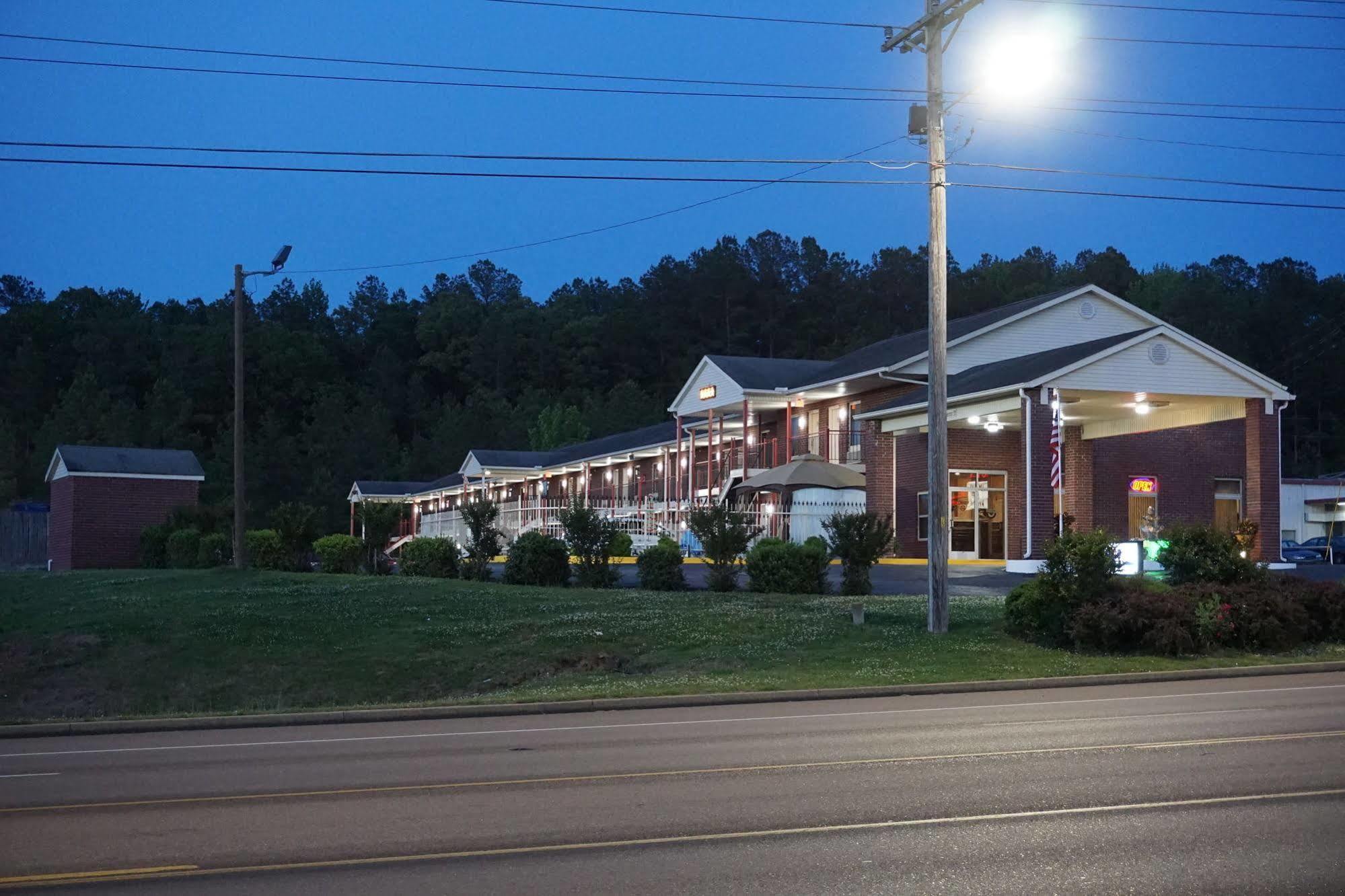 Star Plus Inn & Suites Selmer Esterno foto