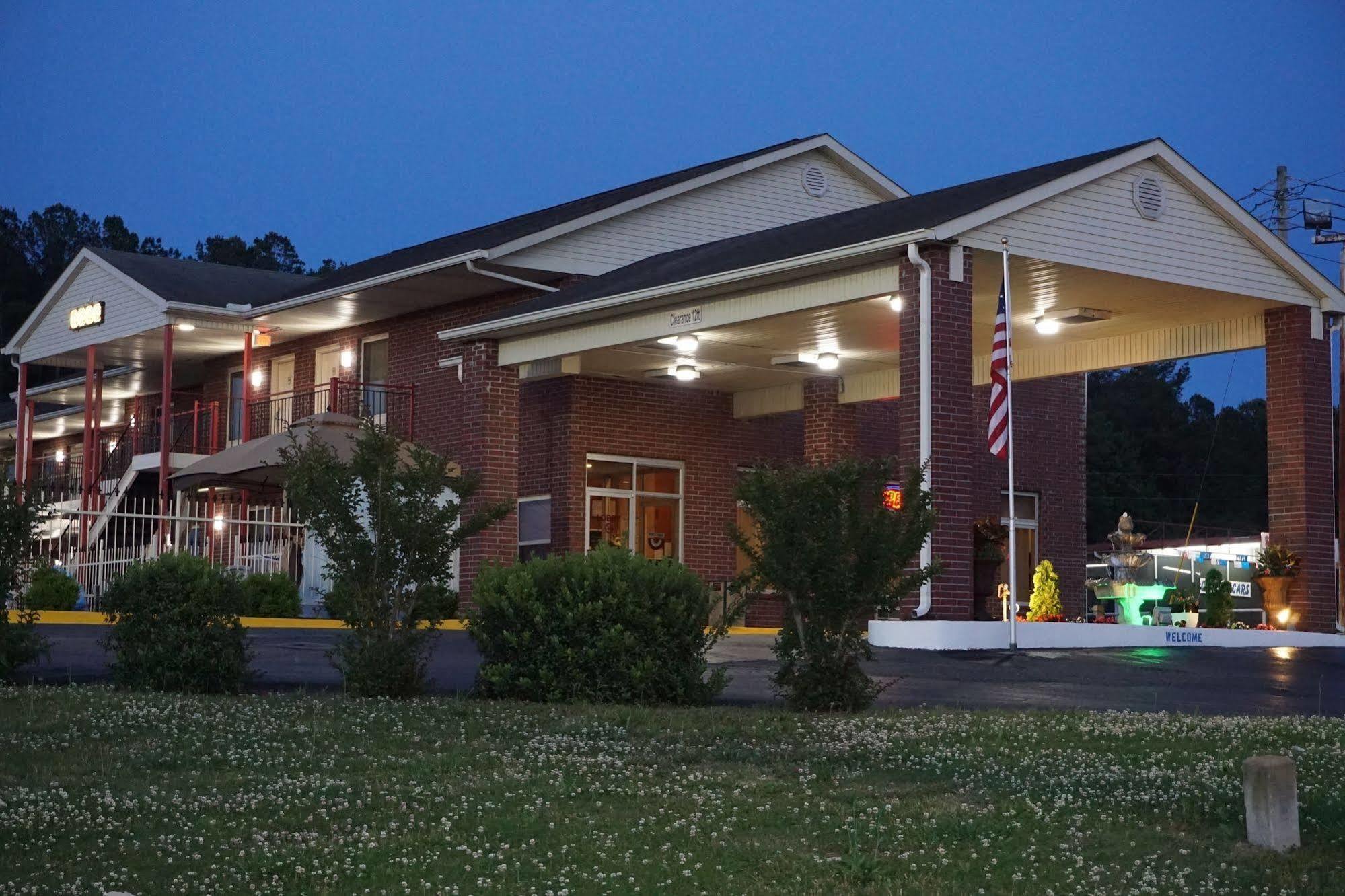 Star Plus Inn & Suites Selmer Esterno foto