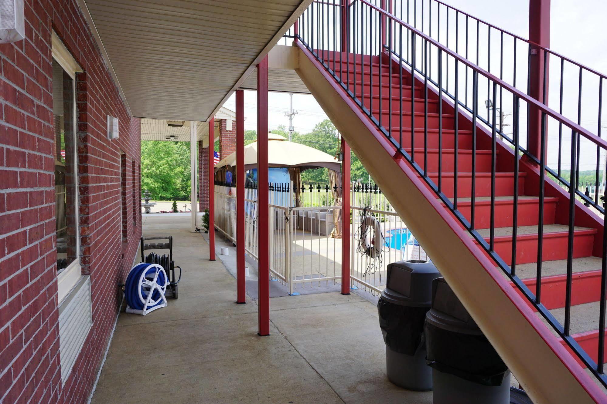 Star Plus Inn & Suites Selmer Esterno foto