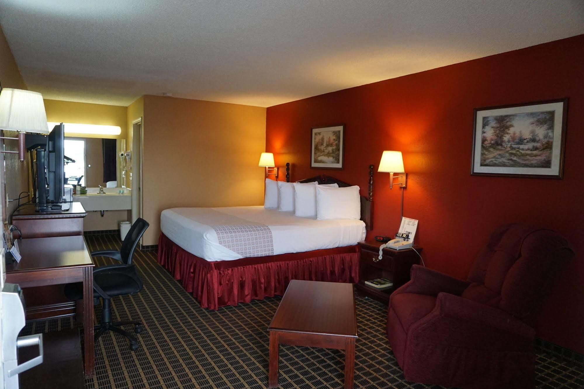 Star Plus Inn & Suites Selmer Esterno foto