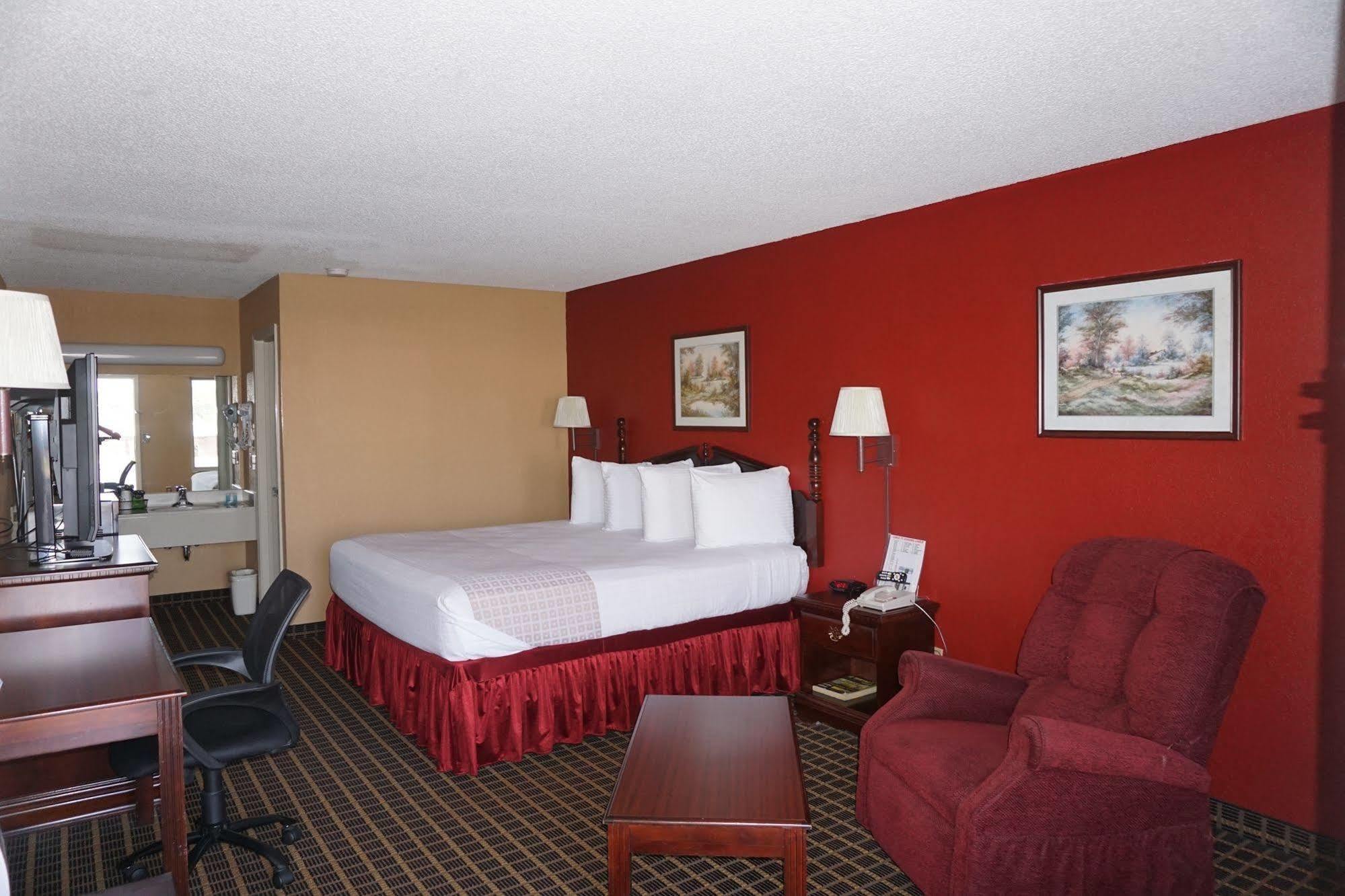Star Plus Inn & Suites Selmer Esterno foto