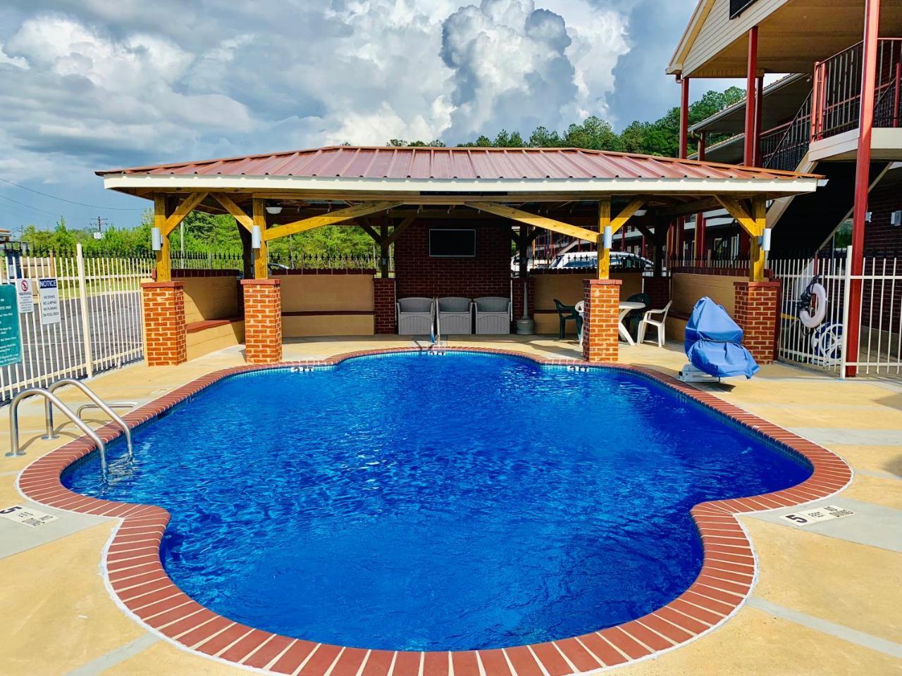Star Plus Inn & Suites Selmer Esterno foto