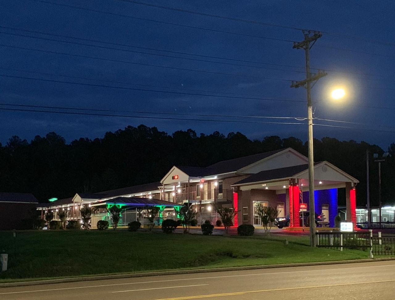 Star Plus Inn & Suites Selmer Esterno foto