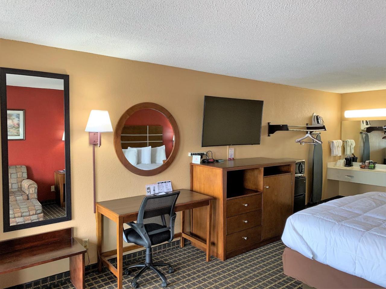 Star Plus Inn & Suites Selmer Esterno foto