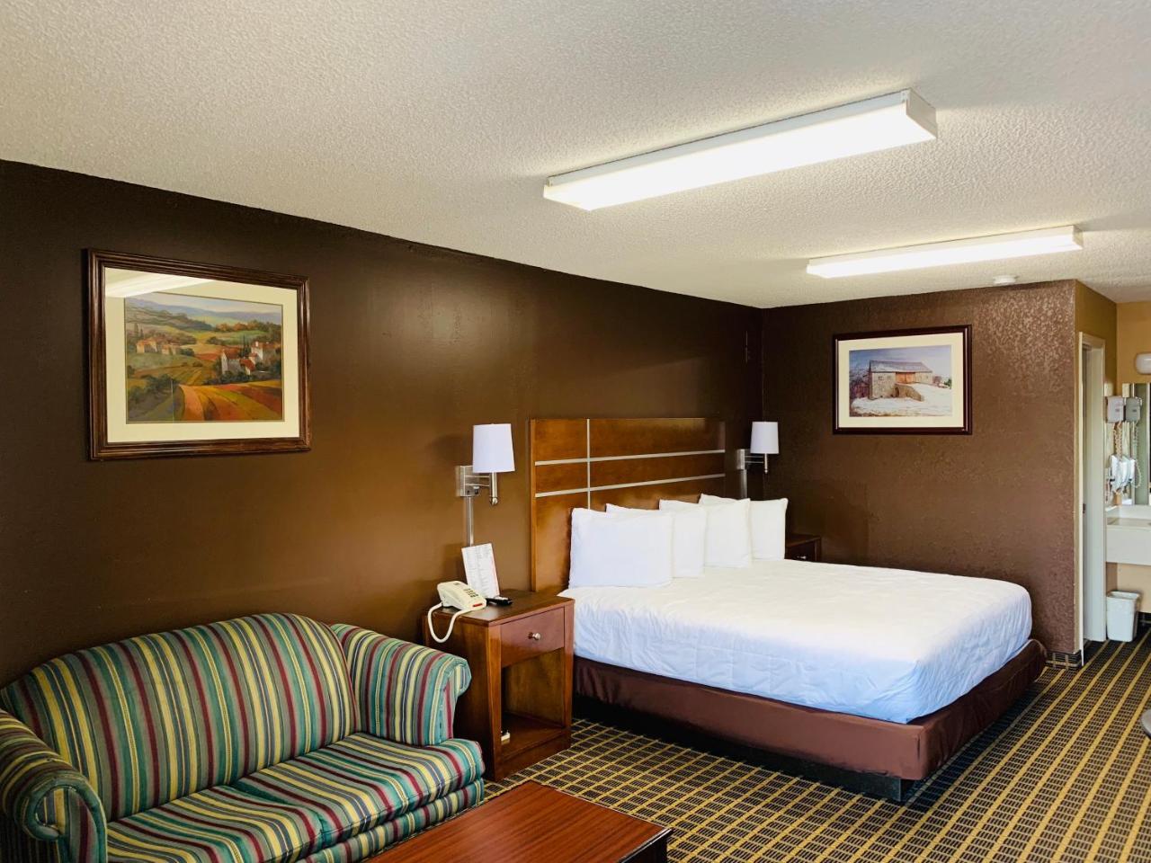 Star Plus Inn & Suites Selmer Esterno foto