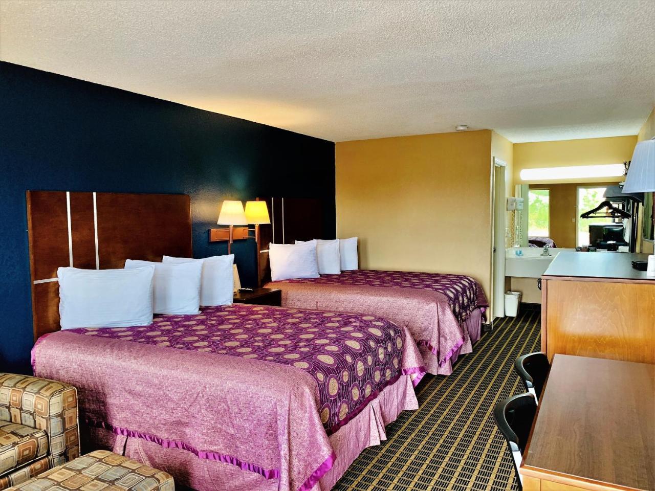 Star Plus Inn & Suites Selmer Esterno foto