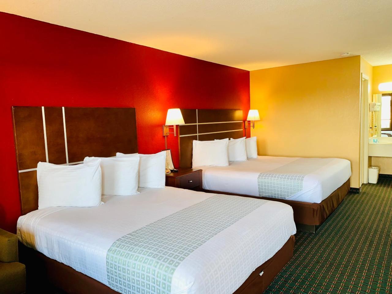 Star Plus Inn & Suites Selmer Esterno foto