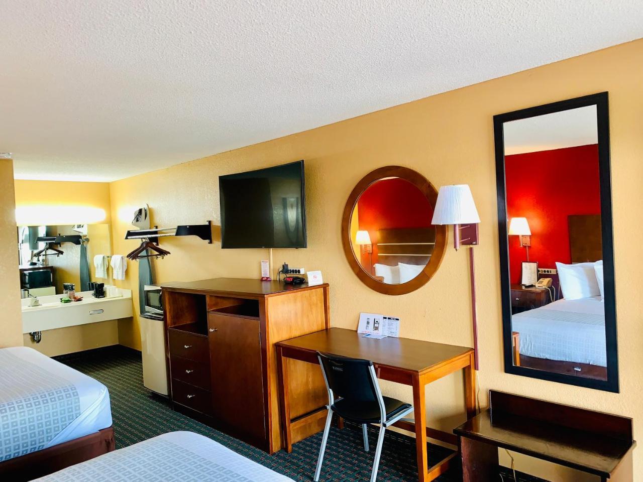 Star Plus Inn & Suites Selmer Esterno foto