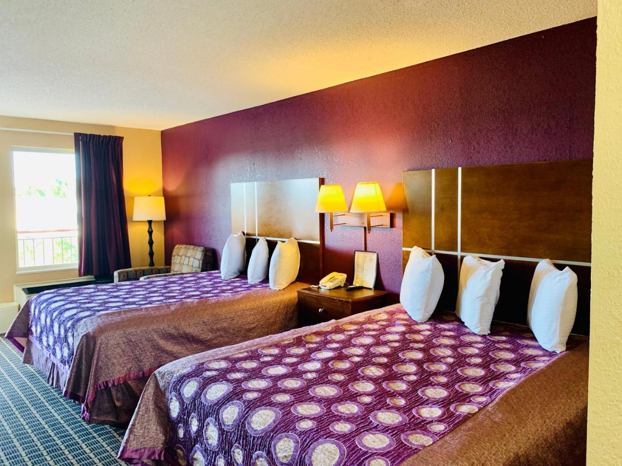 Star Plus Inn & Suites Selmer Esterno foto