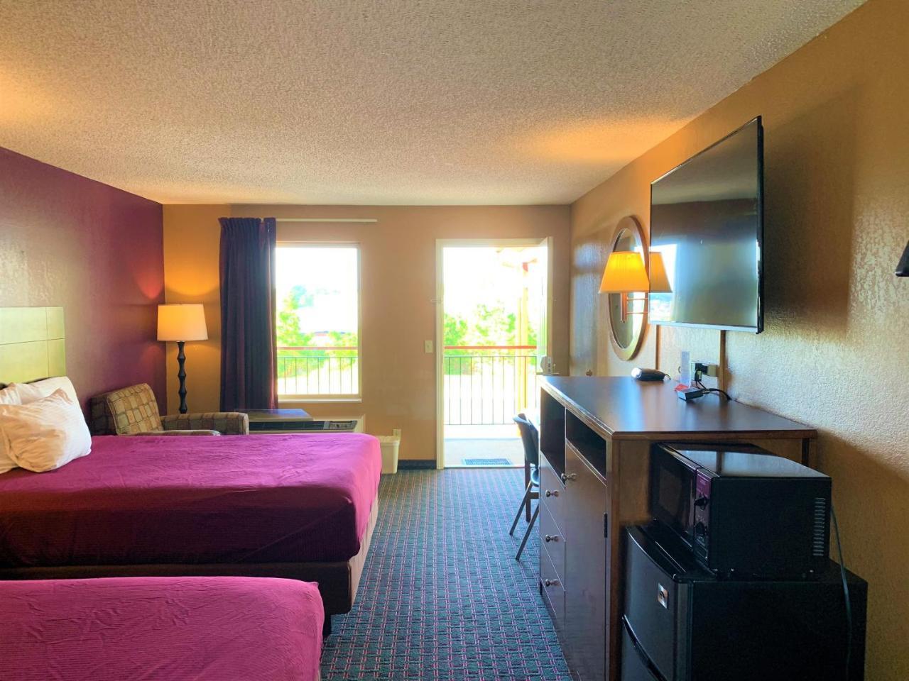 Star Plus Inn & Suites Selmer Esterno foto