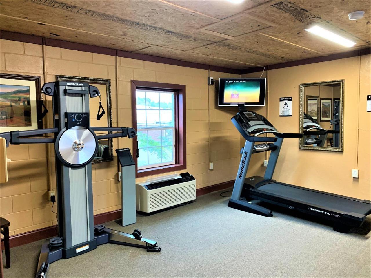 Star Plus Inn & Suites Selmer Esterno foto