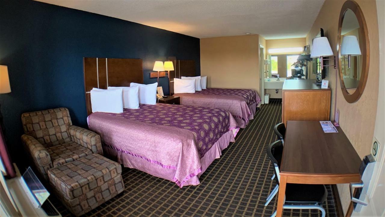 Star Plus Inn & Suites Selmer Esterno foto